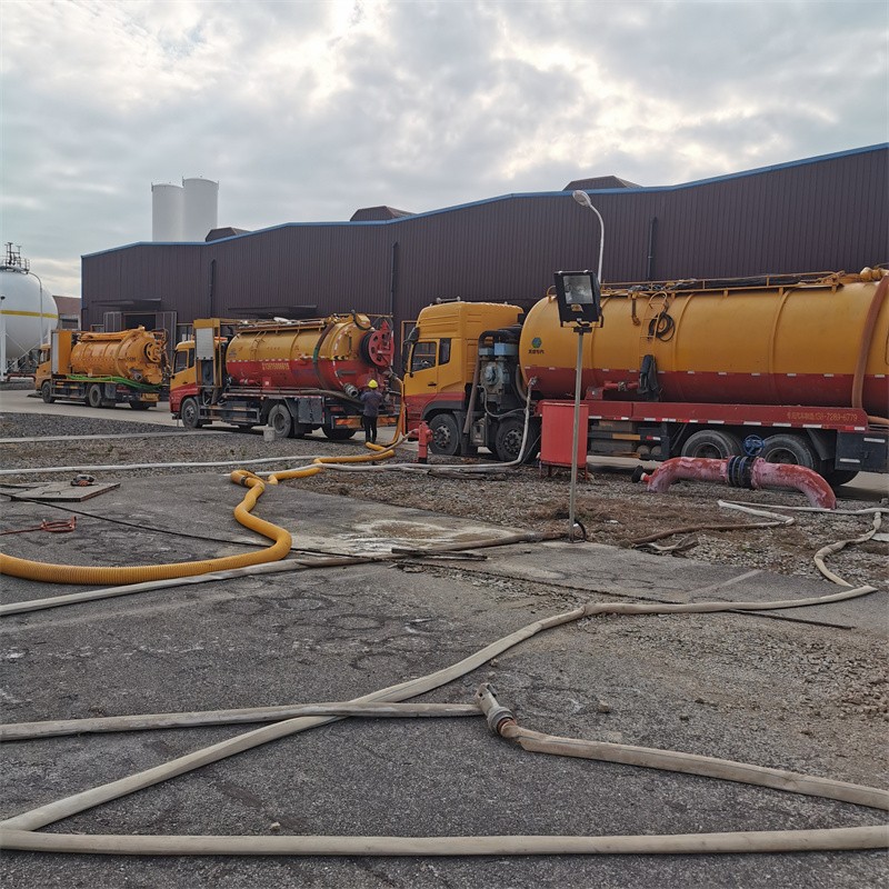 平坝污水池清理